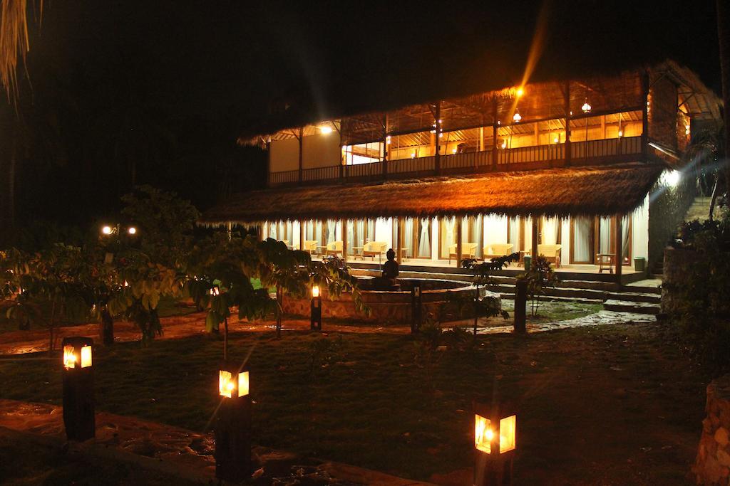 Ary'S Lagoon Bungalow & Hotel Karimunjawa Exterior photo