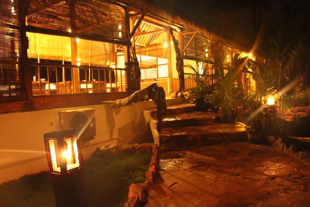 Ary'S Lagoon Bungalow & Hotel Karimunjawa Exterior photo