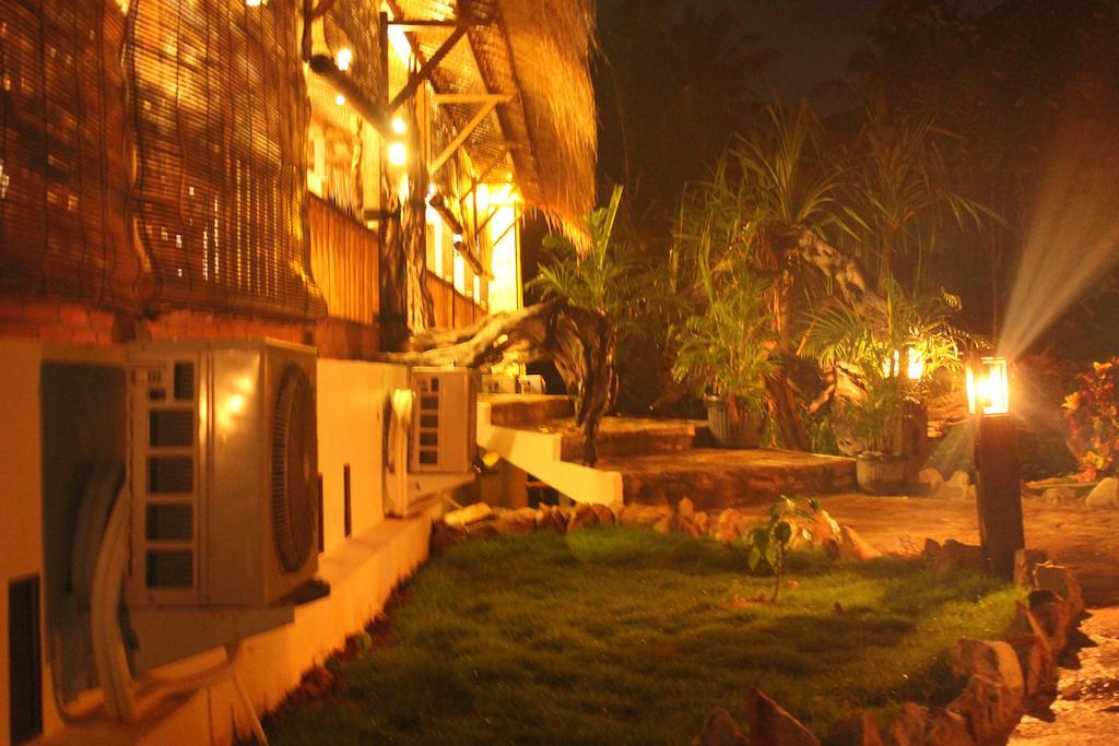 Ary'S Lagoon Bungalow & Hotel Karimunjawa Exterior photo