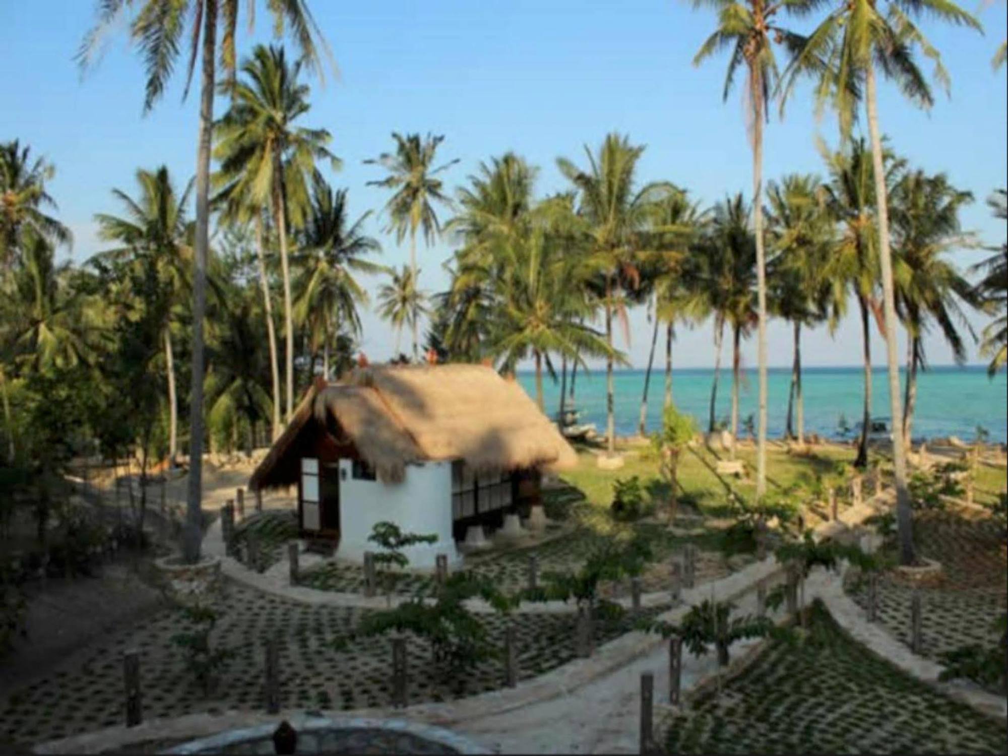 Ary'S Lagoon Bungalow & Hotel Karimunjawa Exterior photo