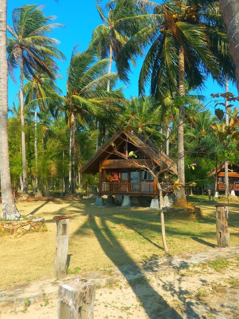 Ary'S Lagoon Bungalow & Hotel Karimunjawa Exterior photo