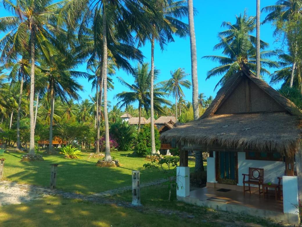 Ary'S Lagoon Bungalow & Hotel Karimunjawa Exterior photo